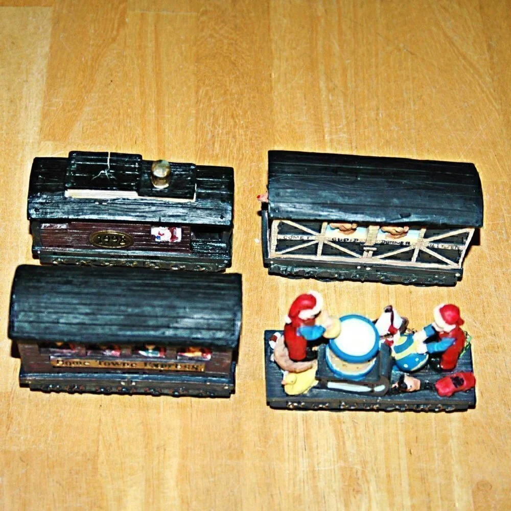 HomeTown 1998  Express Train 4 Piece Set